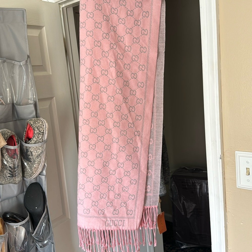 Soft faux Gucci scarf . Pink and gray